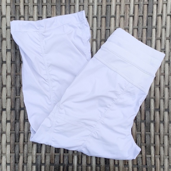 LULULEMON Studio Crop (No Liner) - Cool Breeze - Picture 15 of 15